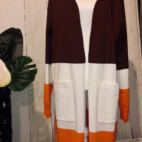 •NWT• RUST-WHITE-ORANGE CARDIGAN - Picture 3 of 7